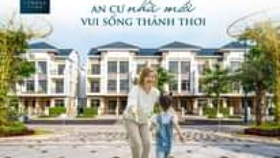 Image may contain: 1 person, standing, text and outdoor