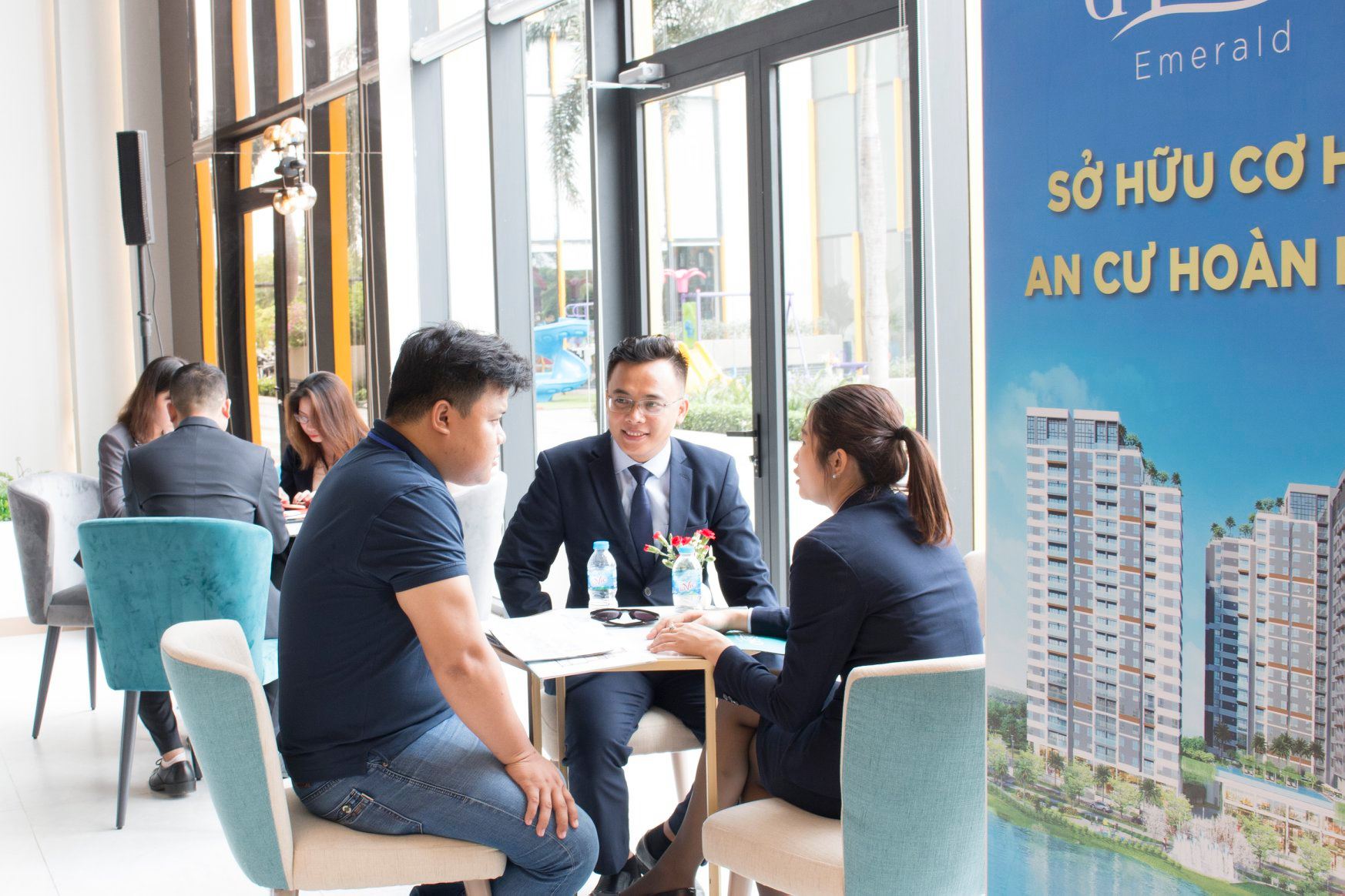 CUỐI TUẦN, KHÁCH HÀNG VẪN TẤP NẬP “TRANH THỦ” NHỮNG CƠ HỘI CUỐI ĐỂ SỞ HỮU CĂN HỘ 3 CUOI TUAN KHACH HANG VAN TAP NAP TRANH THU