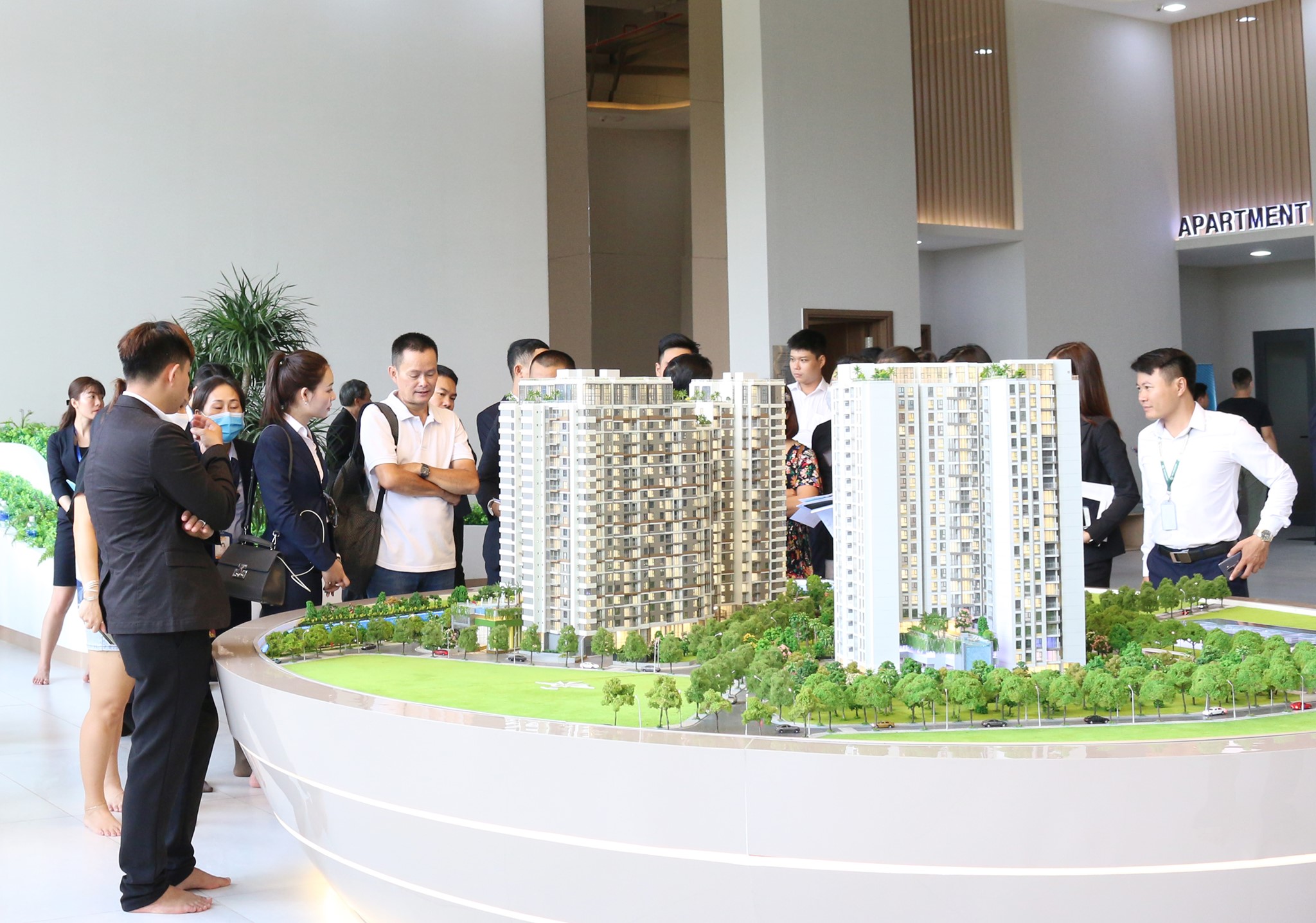 NHÀ MẪU D’LUSSO TIẾP TỤC MỞ CỬA ĐÓN KHÁCH THAM