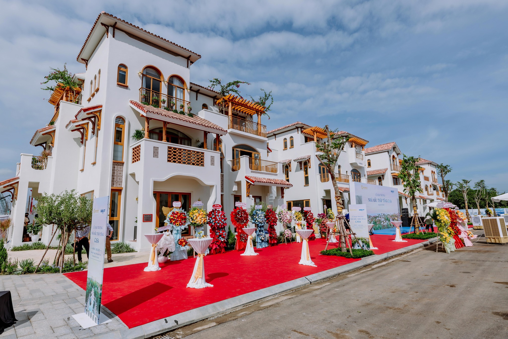 THĂNG HOA CẢM XÚC TẠI LỄ KHAI TRƯƠNG NHÀ MẪU THẤP TẦNG CASA - DỰ ÁN BLANCA CITY - VungTauLand.vn 1 THĂNG HOA CẢM XÚC TẠI LỄ KHAI TRƯƠNG NHÀ MẪU THẤP TẦNG CASA – DỰ ÁN BLANCA CITY – VungTauLand.vn